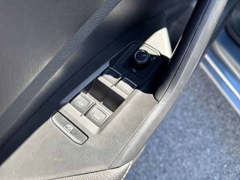 Used 2024 Volkswagen Jetta SE image 19