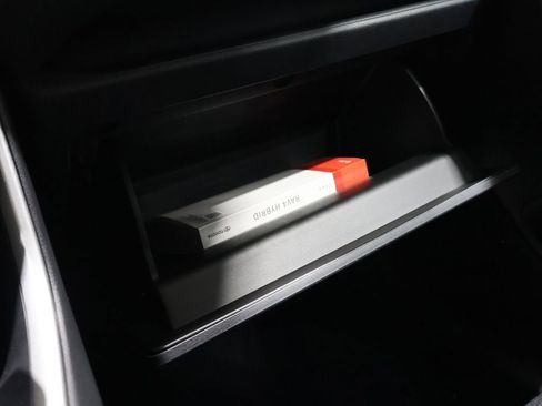 Used 2025 Toyota RAV4 XLE image 30