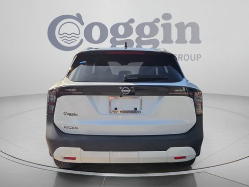 New 2026 Nissan Kicks SV w/ SV Premium Package FWD image 4