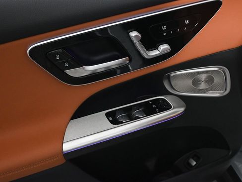 Certified 2026 Mercedes-Benz GLC 300 image 8
