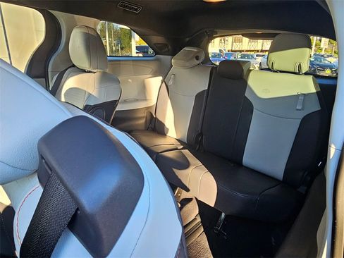 Used 2022 Toyota Sienna XSE image 17