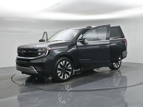 Used 2025 Ford Expedition Platinum w/ Driver's Package AWD/4WD image 37
