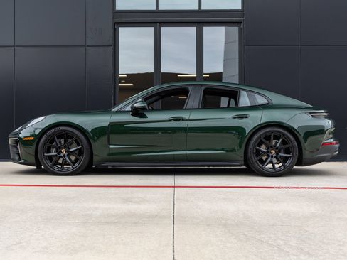 Used 2025 Porsche Panamera image 2