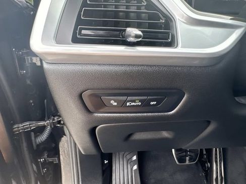 Used 2025 BMW X6 xDrive40i w/ Climate Comfort Package AWD/4WD image 32