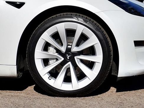 Used 2023 Tesla Model 3 Standard Range RWD image 8