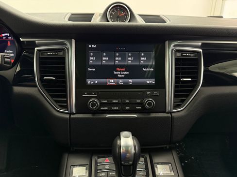 Used 2017 Porsche Macan AWD/4WD image 29