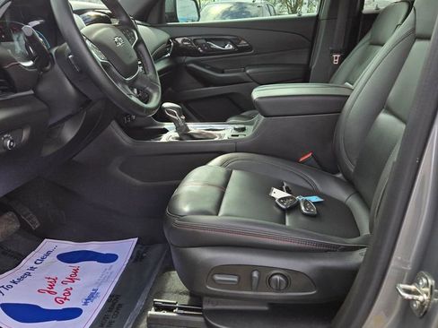 Used 2023 Chevrolet Traverse RS image 7