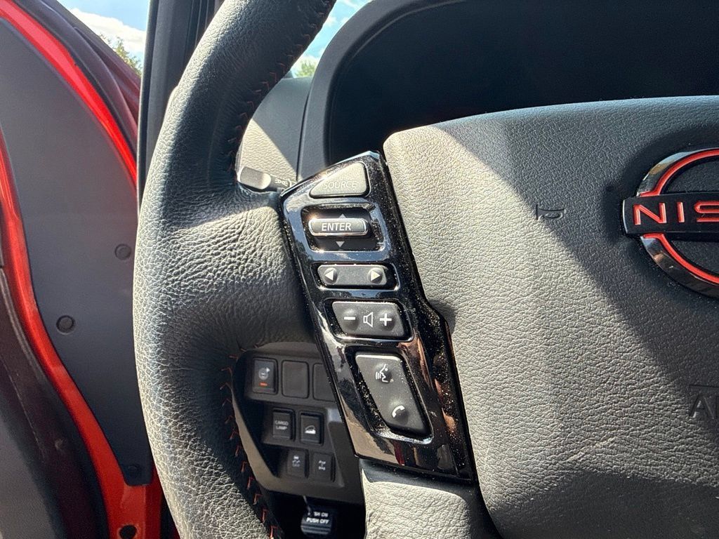 Used 2025 Nissan Frontier PRO-4X AWD/4WD image 9