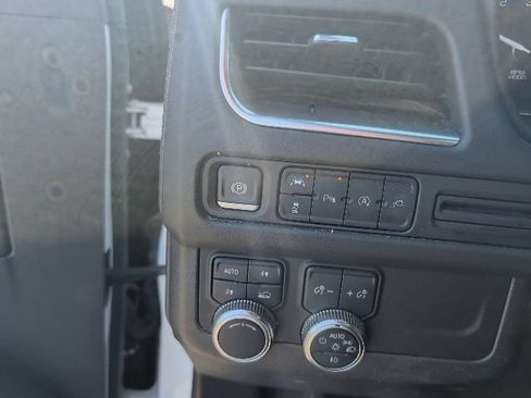 Used 2021 GMC Yukon XL SLT AWD/4WD image 18