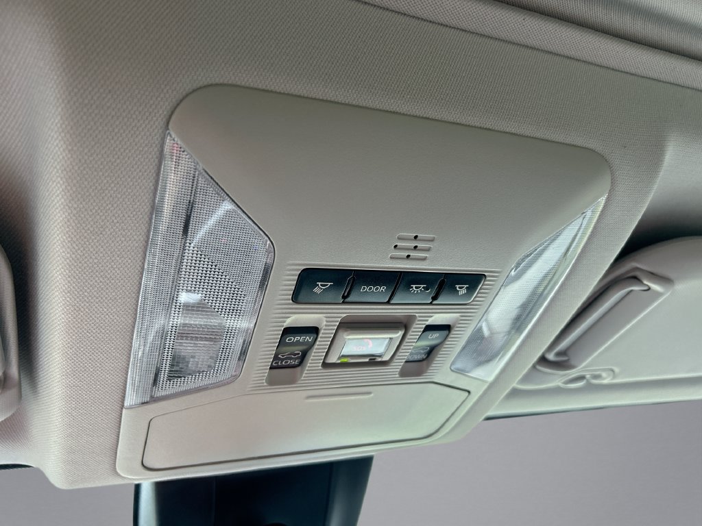 Used 2021 Toyota RAV4 XLE w/ Convenience Package FWD image 27