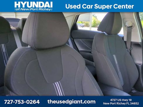 Certified 2024 Hyundai Elantra SEL FWD image 6