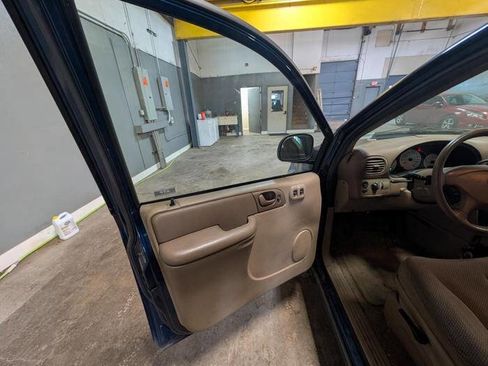 Used 2002 Dodge Caravan SE FWD image 22