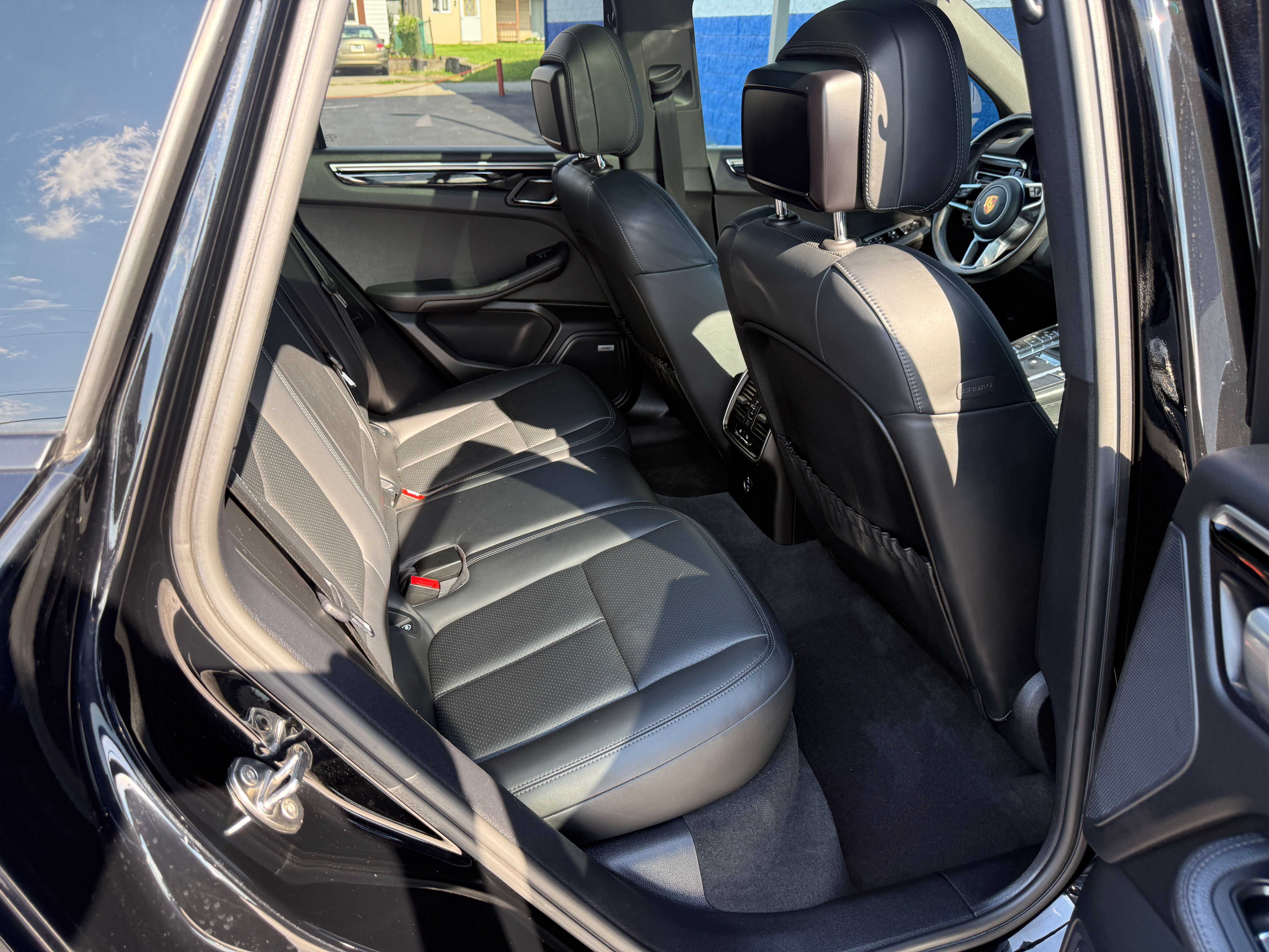 Used 2020 Porsche Macan AWD/4WD image 23