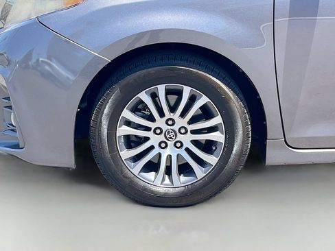 Used 2020 Toyota Sienna XLE FWD image 30