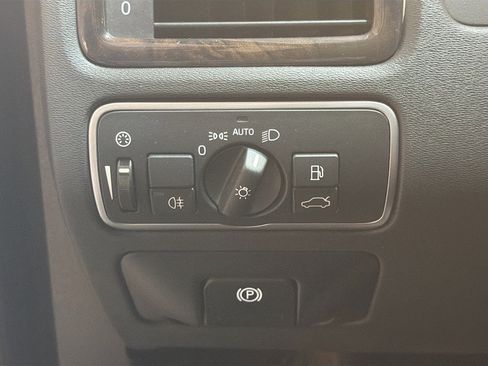 Used 2016 Volvo XC70 T5 Premier w/ Convenience Package image 16