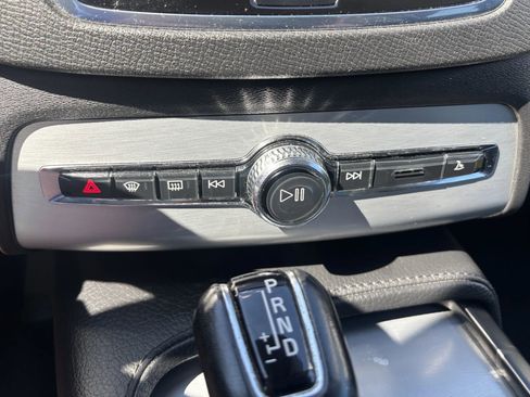 Used 2016 Volvo XC90 T6 Momentum image 25