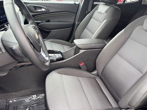 Used 2025 Chevrolet Trax LT w/ Driver Confidence Package image 22