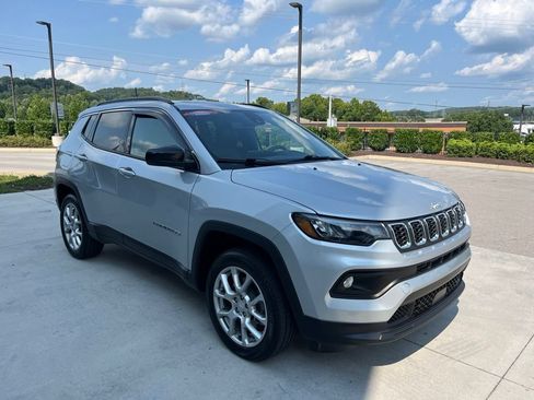 Used 2024 Jeep Compass Latitude w/ Sun and Sound Group AWD/4WD image 32