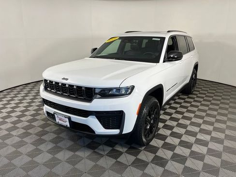 Used 2026 Jeep Grand Cherokee L 4WD image 3