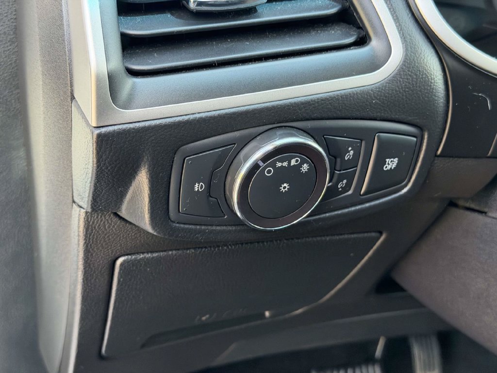 Used 2019 Ford Edge SEL w/ Equipment Group 201A FWD image 19