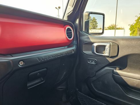 Used 2021 Jeep Wrangler Unlimited Rubicon image 25