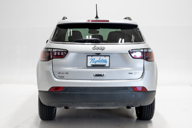 Used 2025 Jeep Compass Latitude w/ Sun & Sound Group AWD/4WD image 36