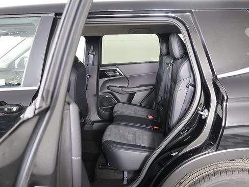 New 2026 Mitsubishi Outlander SE image 33