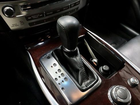 Used 2017 INFINITI Q70 3.7 w/ Technology Package image 33