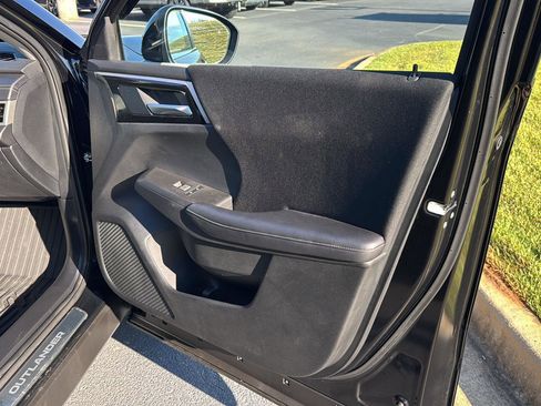 Used 2024 Mitsubishi Outlander ES image 12