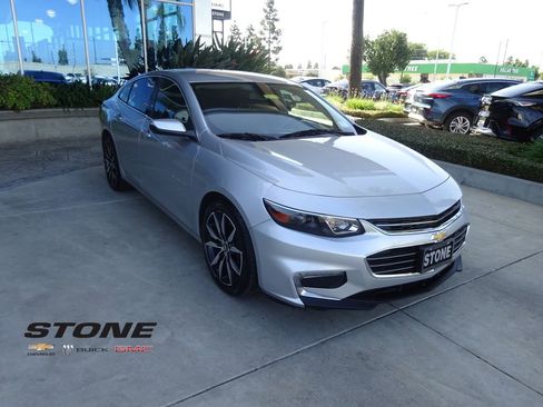 Used 2018 Chevrolet Malibu LT FWD image 1