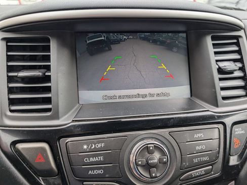 Used 2020 Nissan Pathfinder S FWD image 23