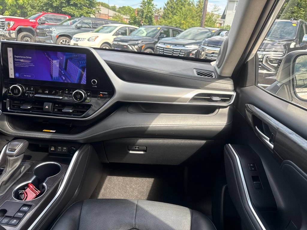 Used 2024 Toyota Highlander Platinum AWD/4WD image 23