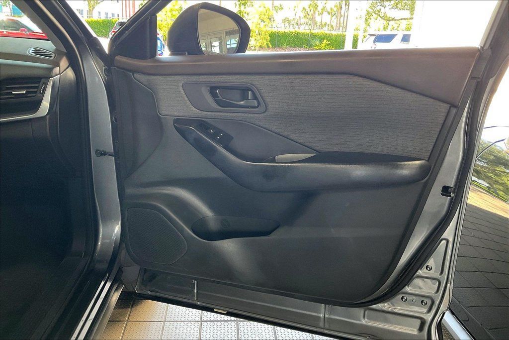 Used 2023 Nissan Rogue S AWD/4WD image 21