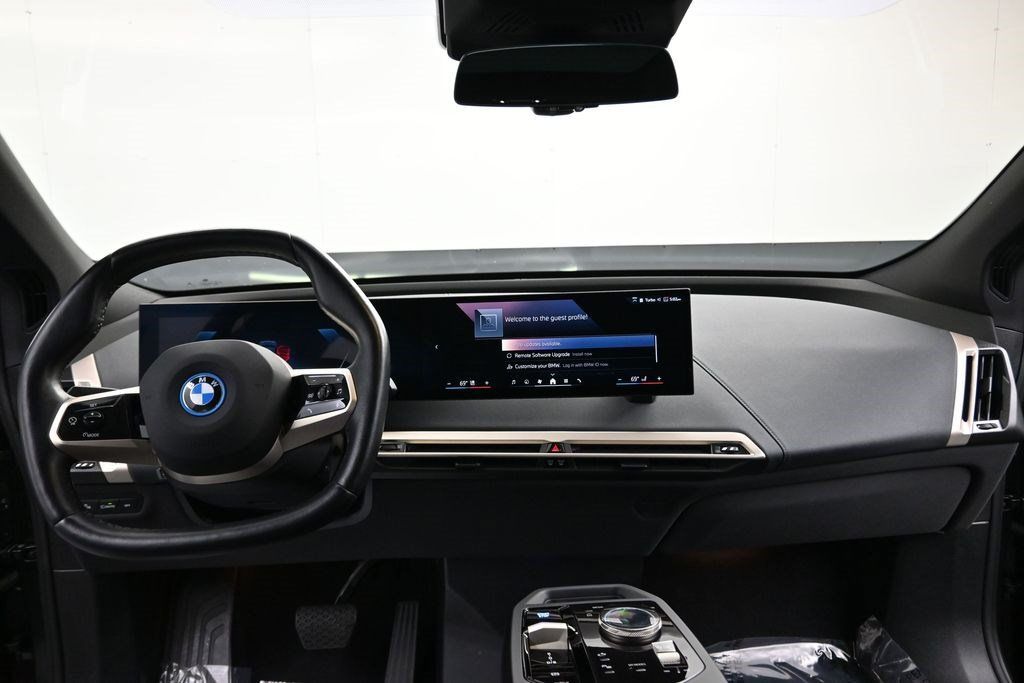 Used 2024 BMW iX xDrive50 w/ Premium Package AWD/4WD image 12
