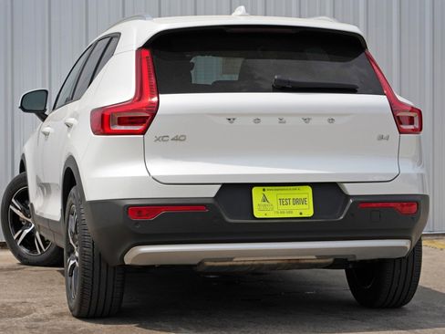 Used 2023 Volvo XC40 B4 Core w/ Convenience Package image 5