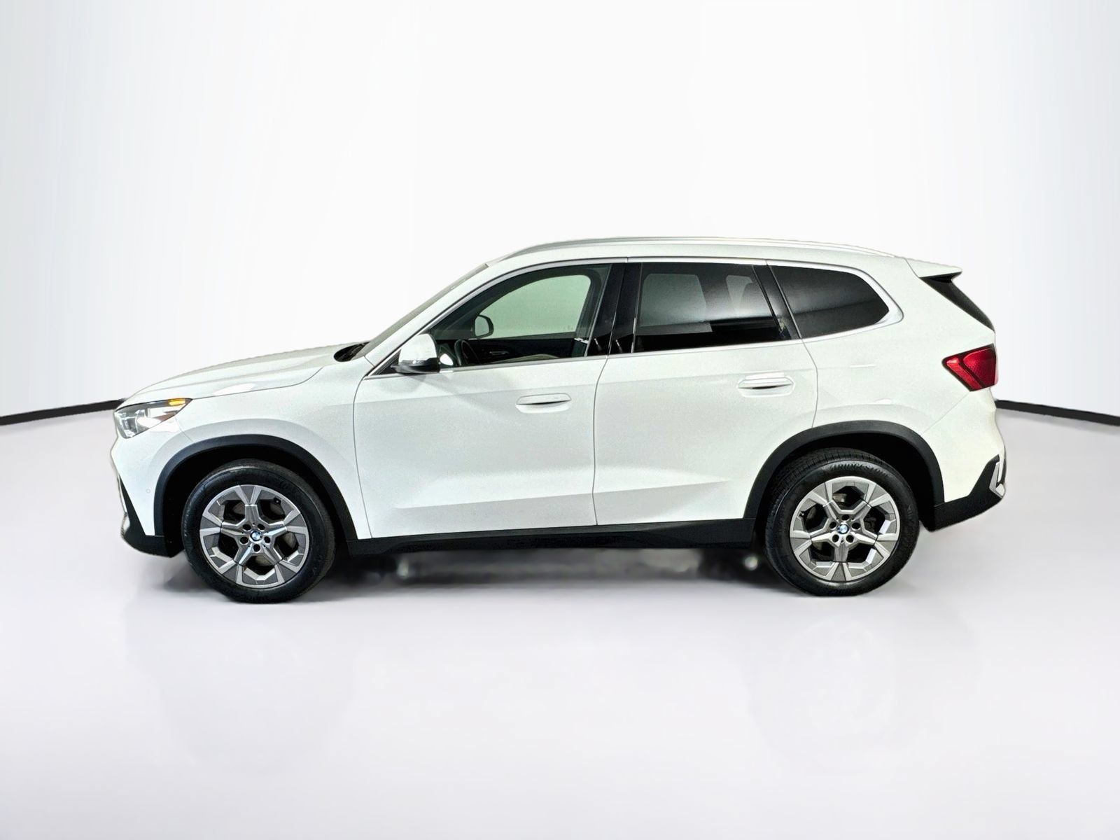 Used 2023 BMW X1 xDrive28i w/ Convenience Package AWD/4WD image 4