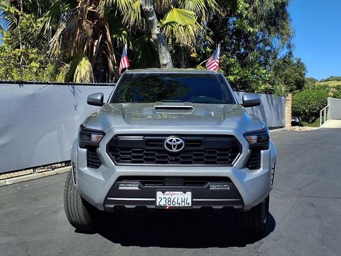 Certified 2025 Toyota Tacoma TRD Sport image 2