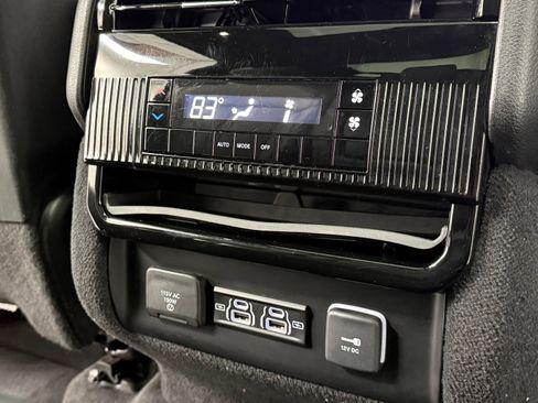 Used 2024 Jeep Wagoneer Series II AWD/4WD image 35
