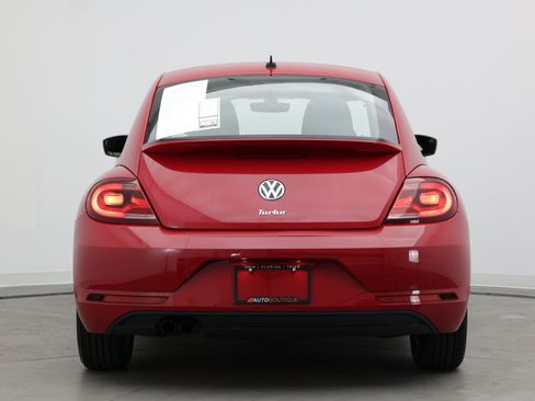 Used 2017 Volkswagen Beetle 1.8T Classic FWD image 6