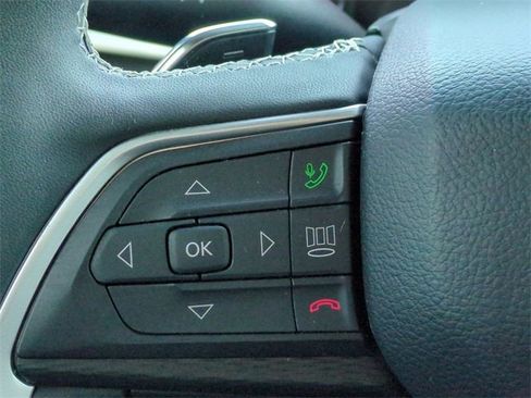 Used 2025 Jeep Grand Cherokee Laredo X image 23