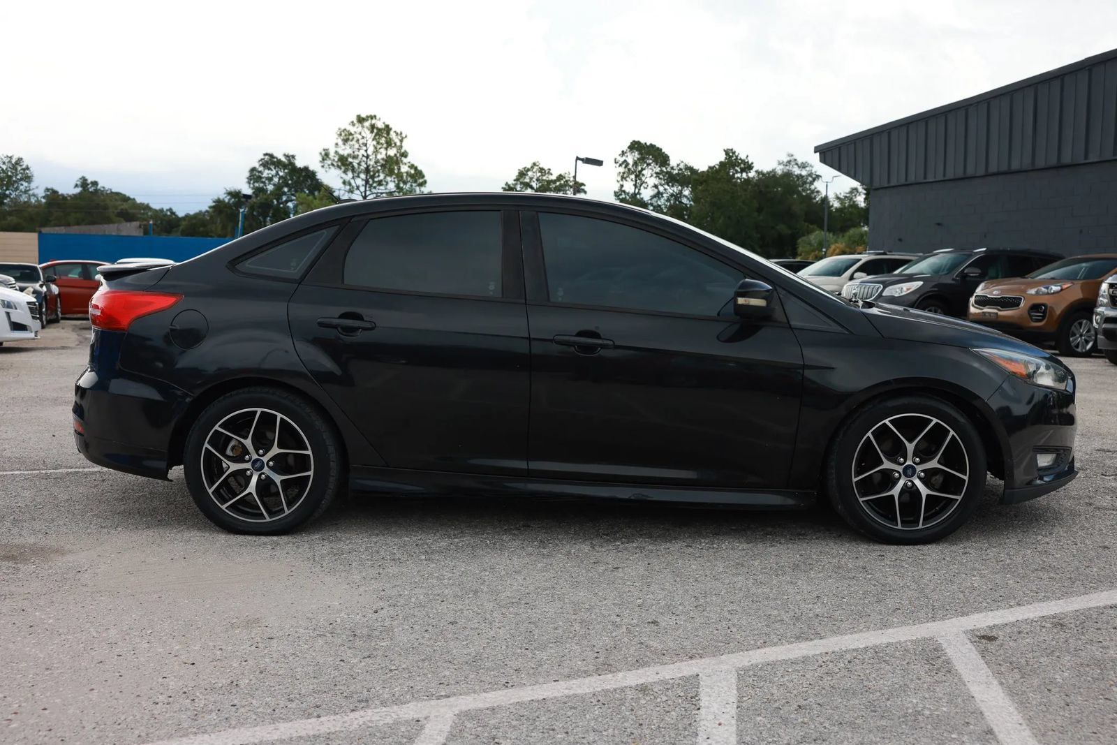 Used 2015 Ford Focus SE w/ SE Sport Package FWD image 8