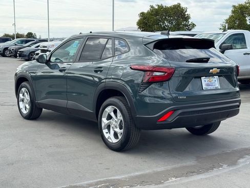 New 2026 Chevrolet Trax LS w/ LS Convenience Package FWD image 3