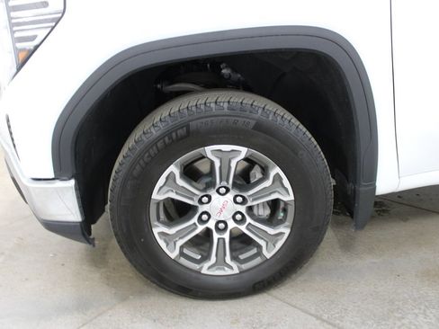 Used 2025 GMC Sierra 1500 SLT image 39
