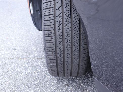 Certified 2025 BMW 530i image 36