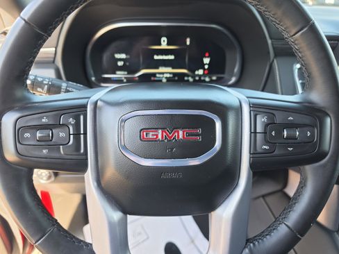 Used 2024 GMC Yukon XL SLT AWD/4WD image 35