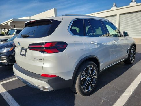 Used 2024 BMW X5 sDrive40i w/ Premium Package image 3