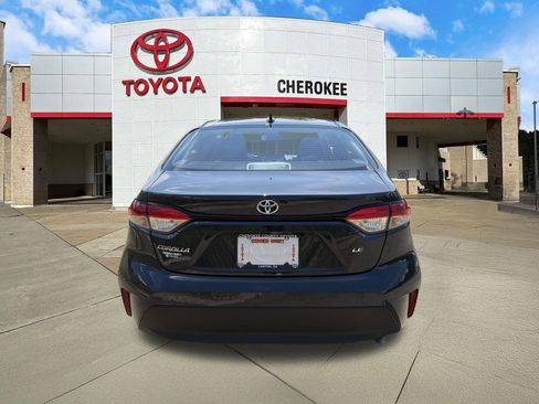 Used 2025 Toyota Corolla LE FWD image 6