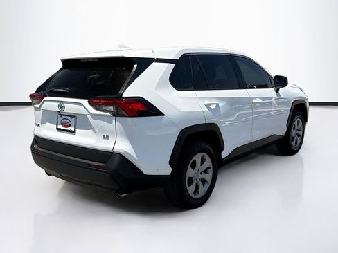 Certified 2022 Toyota RAV4 LE FWD image 5