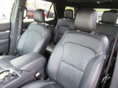 Used 2019 Ford Explorer Limited w/ Class III Trailer Tow Package image 17