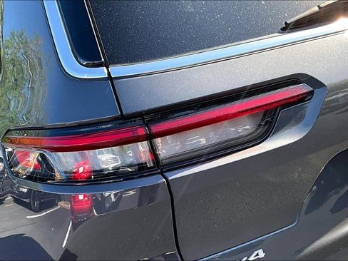 Used 2024 Jeep Grand Cherokee L Limited w/ Luxury Tech Group II image 23